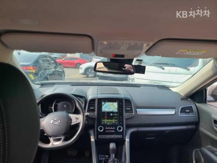 Renault QM6 2.0 LPe 2WD LE 9