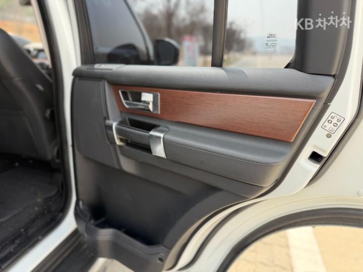 Land Rover Discovery 4 3.0 SDV6 HSE Base Type 9