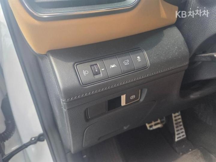 Hyundai Santa Fe TM Hybrid 1.6 HEV 2WD Calligraphy 9