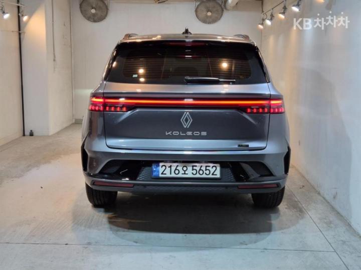 Renault Koleos E-Tech Hybrid Iconic 4