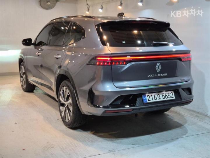 Renault Koleos E-Tech Hybrid Iconic 5