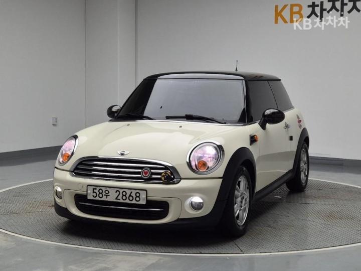Mini Cooper D 2.0 SE 2