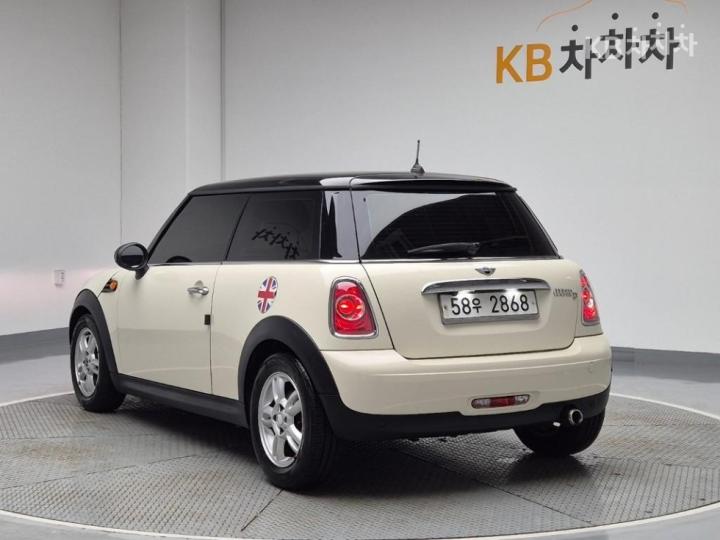 Mini Cooper D 2.0 SE 3