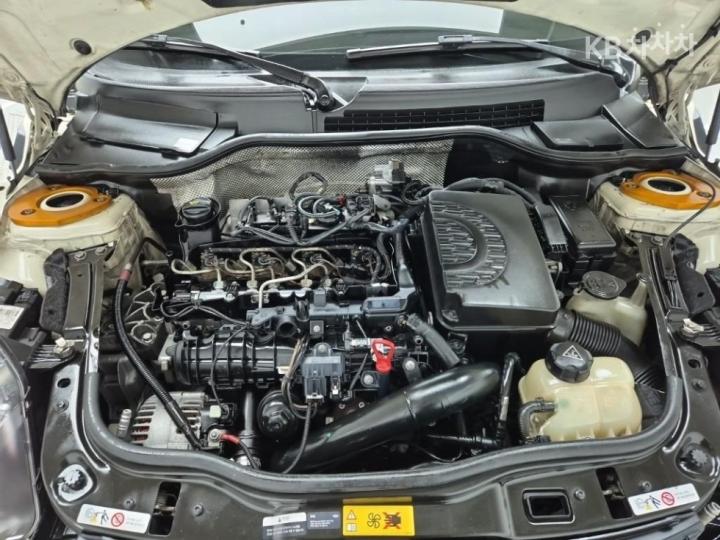 Mini Cooper D 2.0 SE 6