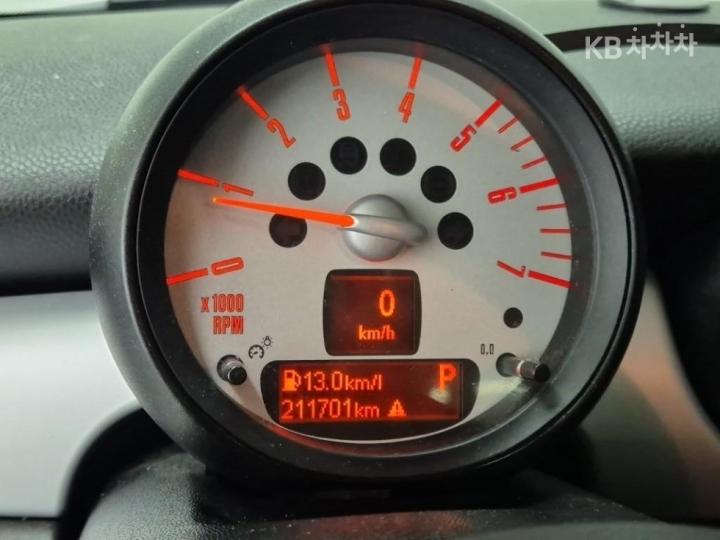 Mini Cooper D 2.0 SE 7