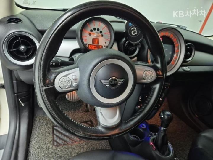 Mini Cooper D 2.0 SE 10