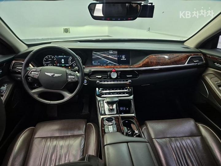 Genesis EQ900 3.8 GDI AWD Premium Luxury 8