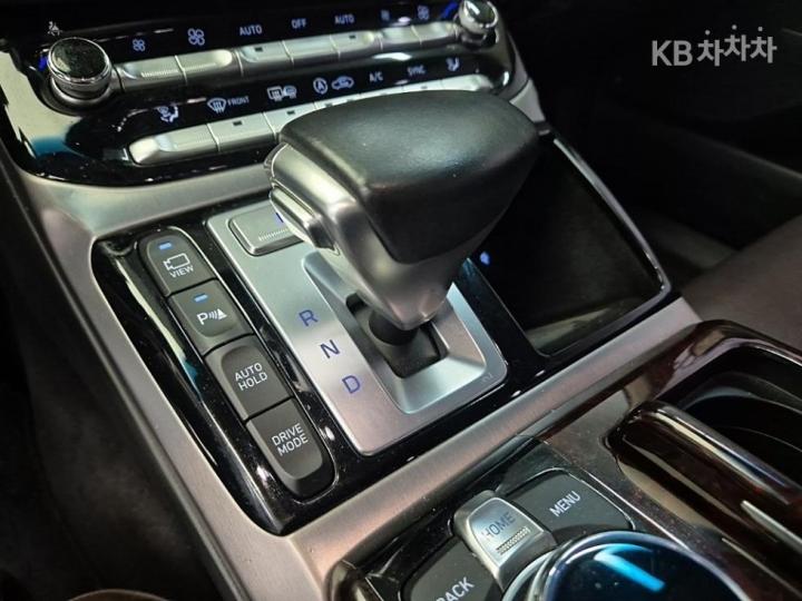 Genesis EQ900 3.8 GDI AWD Premium Luxury 9