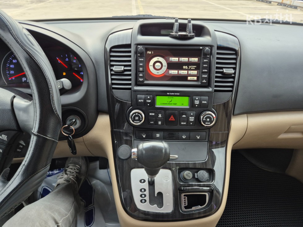 2014 - kia carnival