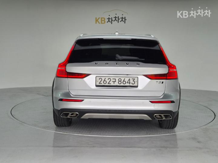 Volvo V60 CC T5 AWD Pro 3