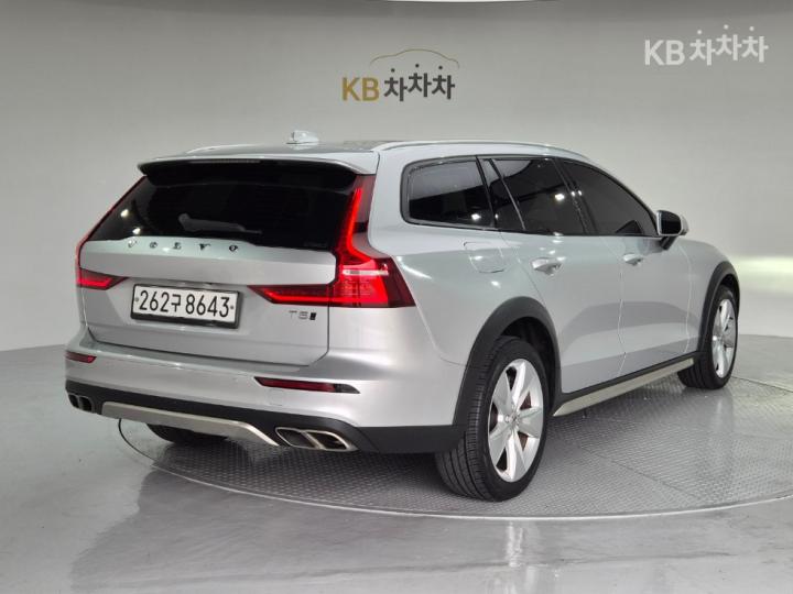Volvo V60 CC T5 AWD Pro 5