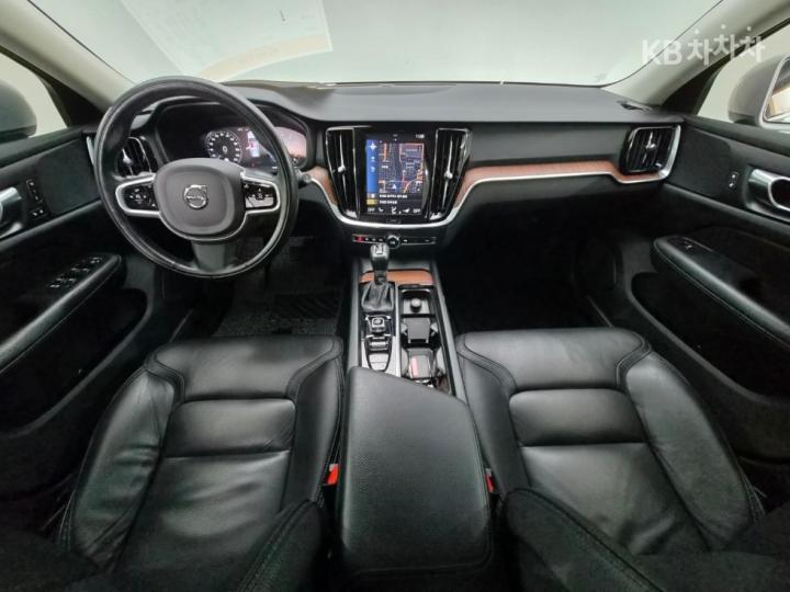 Volvo V60 CC T5 AWD Pro 9