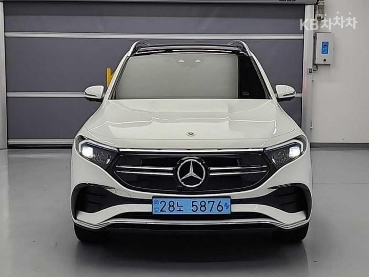 Mercedes-Benz EQB-Class X243 EQB300 4Matic AMG Line 3