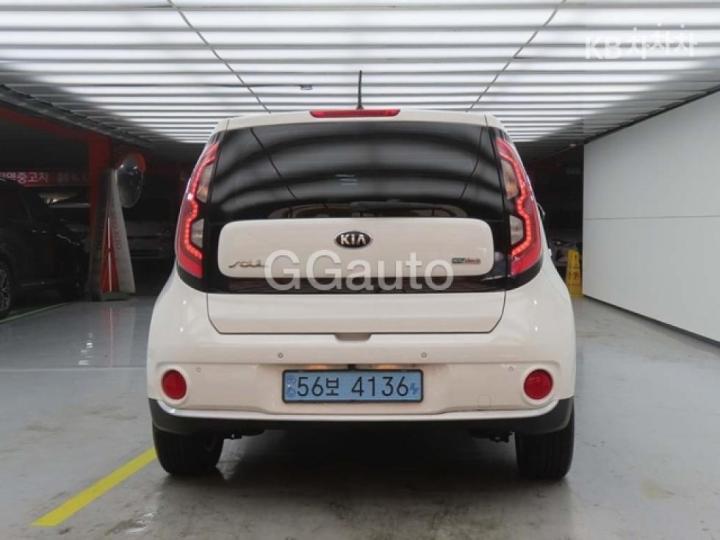 Kia Soul EV 4