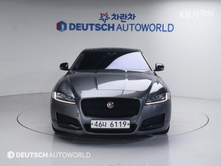Jaguar XF 2.0d Portfolio 4