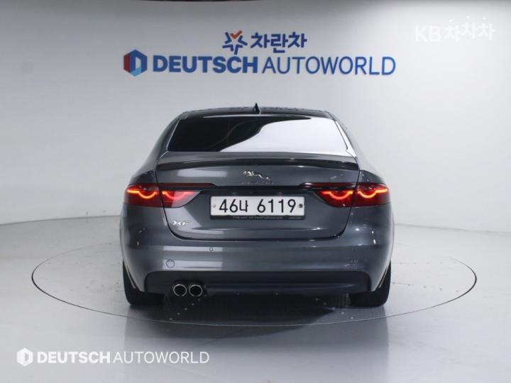 Jaguar XF 2.0d Portfolio 5