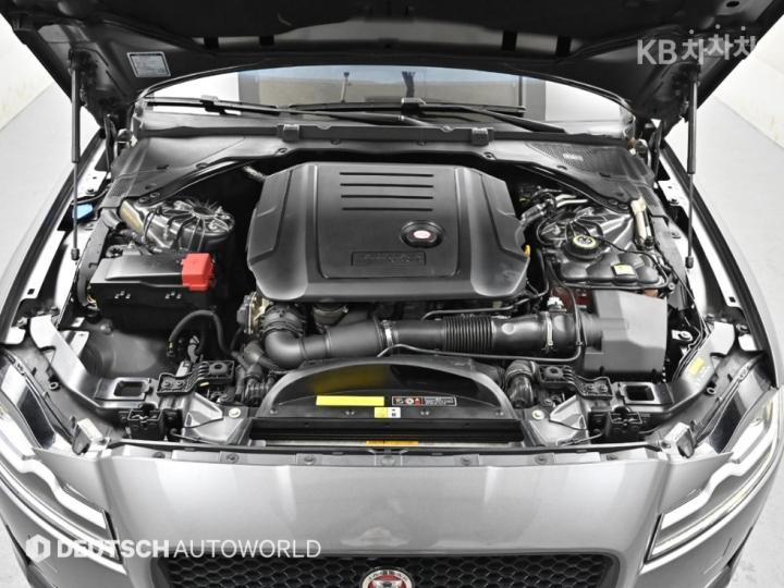 Jaguar XF 2.0d Portfolio 7