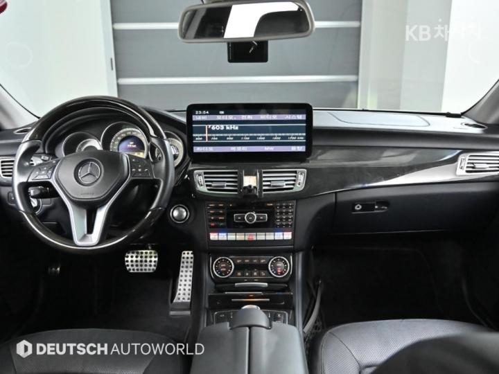Mercedes-Benz CLS-Class W218 CLS350 Gasoline BlueEfficiency W218 2011-2012 8