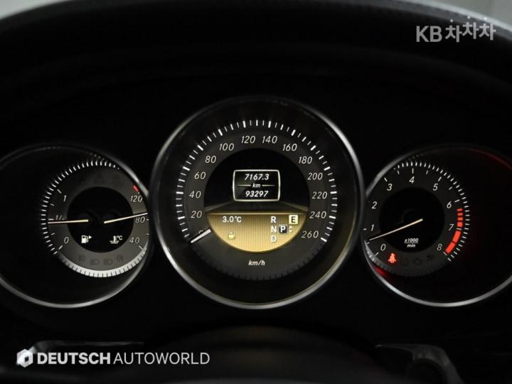 Mercedes-Benz CLS-Class W218 CLS350 Gasoline BlueEfficiency W218 2011-2012 9