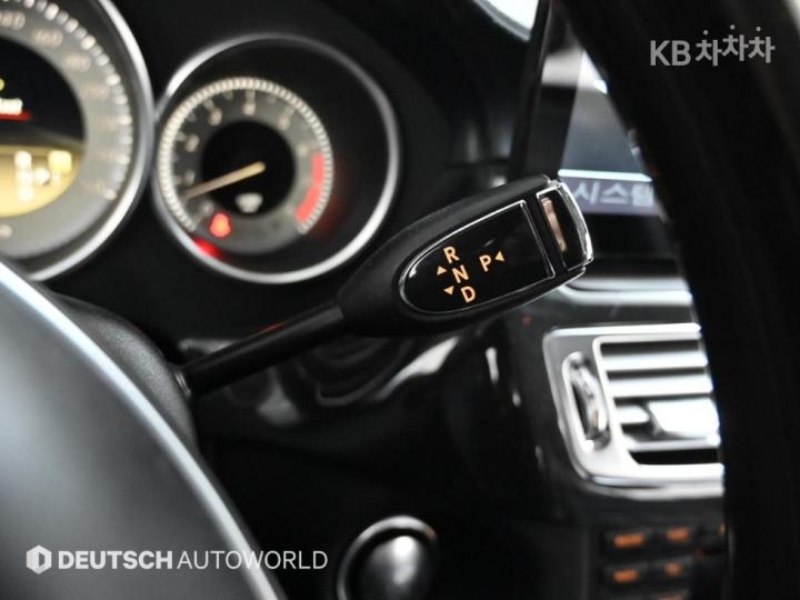 Mercedes-Benz CLS-Class W218 CLS350 Gasoline BlueEfficiency W218 2011-2012 10