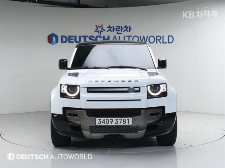 Land Rover Defender L663 110 D250 X-DYN SE 4