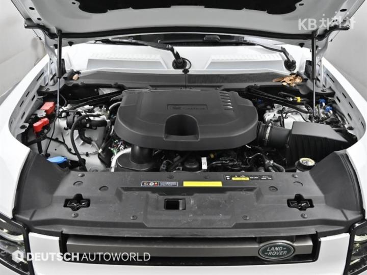 Land Rover Defender L663 110 D250 X-DYN SE 7