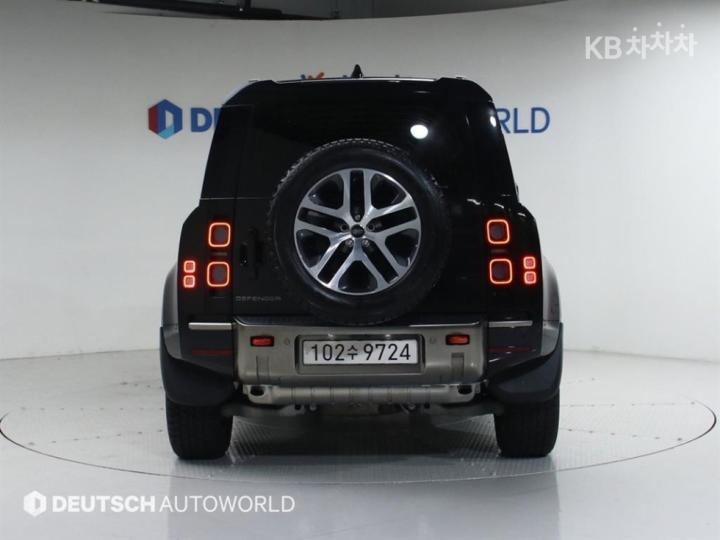 Land Rover Defender L663 110 P400 X 3