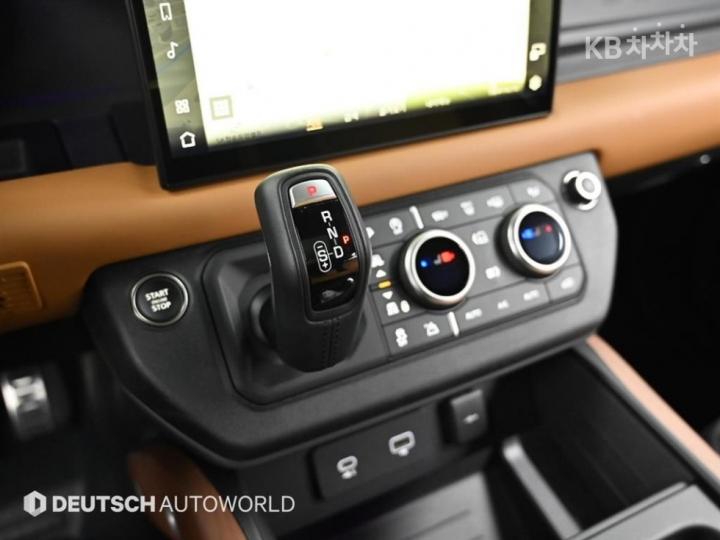 Land Rover Defender L663 110 P400 X 8