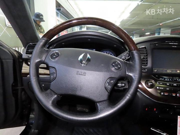 KG Mobility (Ssangyong) Chairman New W CW700 Luxury 9