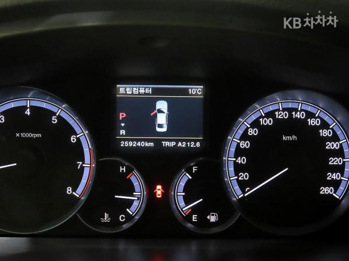 KG Mobility (Ssangyong) Chairman New W CW700 Luxury 10