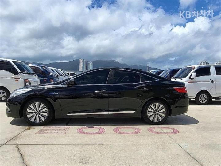 Hyundai Grandeur Hybrid Premium 4