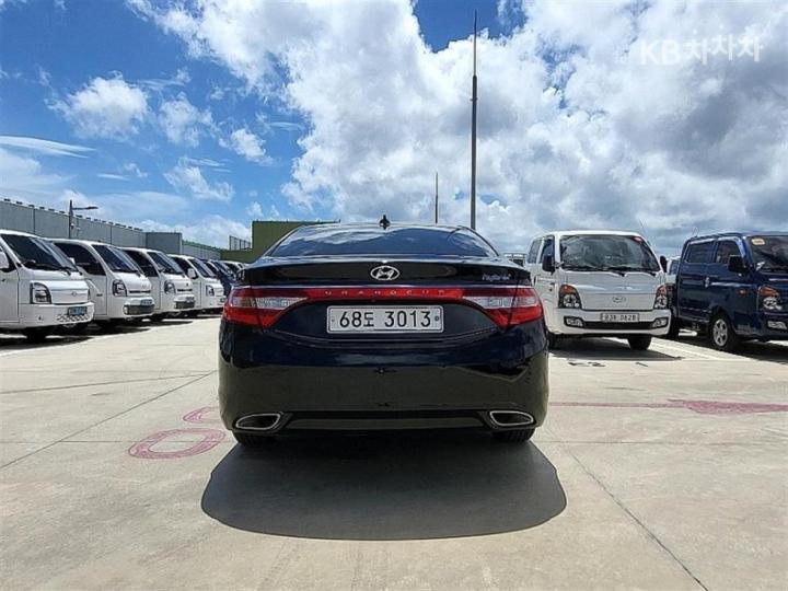 Hyundai Grandeur Hybrid Premium 5