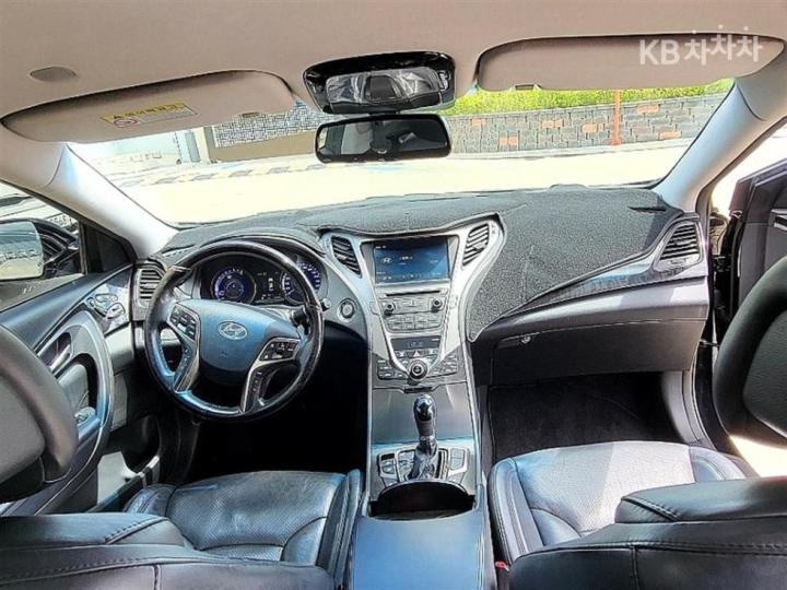 Hyundai Grandeur Hybrid Premium 6