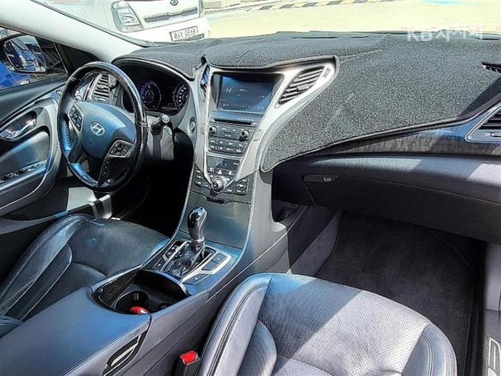 Hyundai Grandeur Hybrid Premium 8