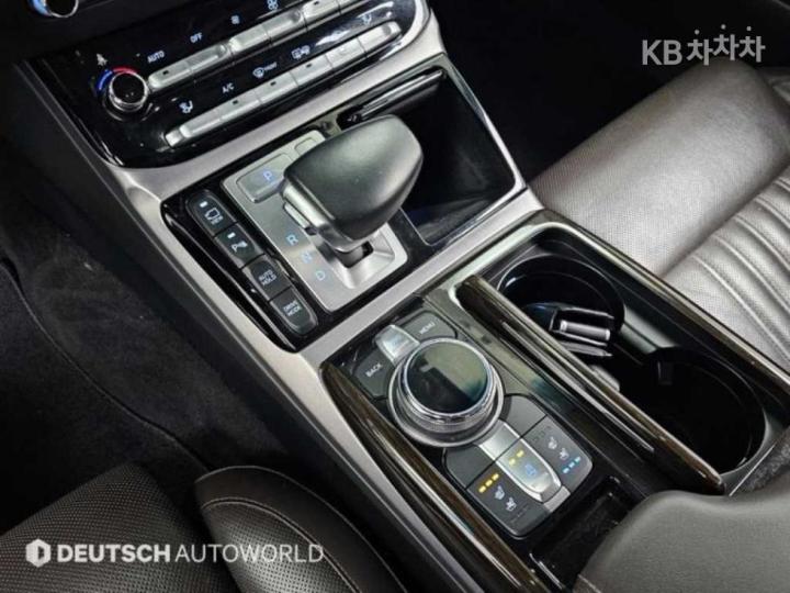 Genesis EQ900 3.8 GDI AWD Premium Luxury 10