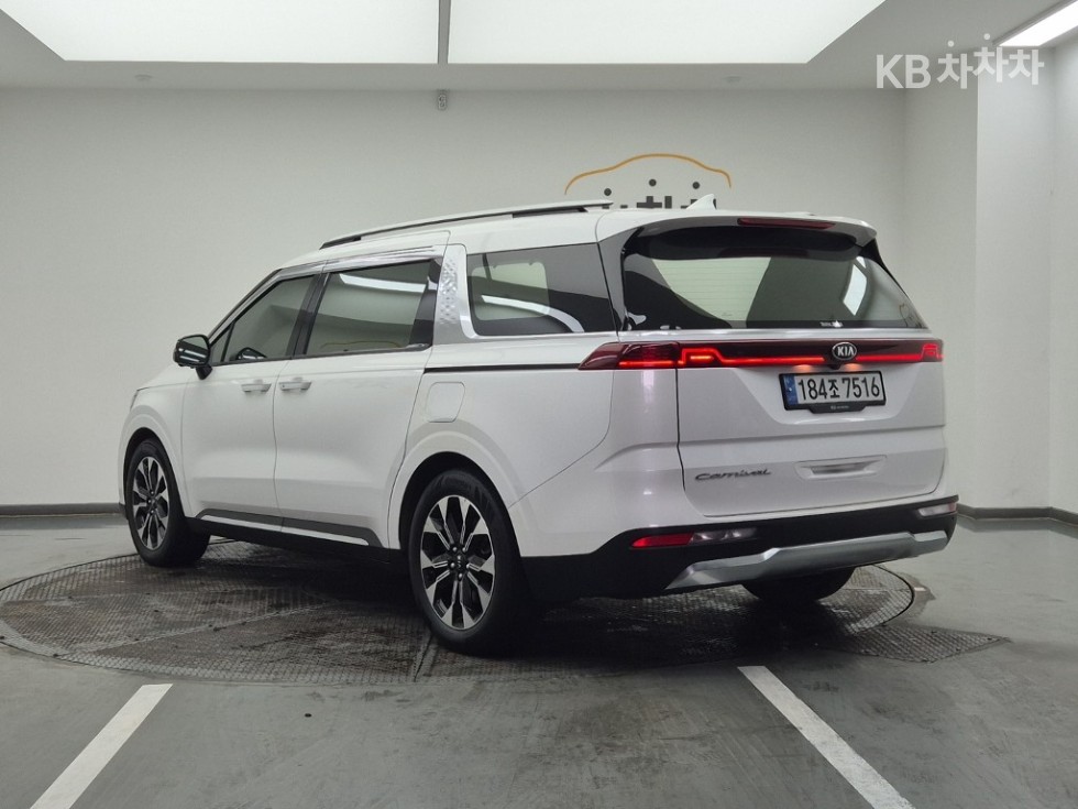 2021 - kia carnival