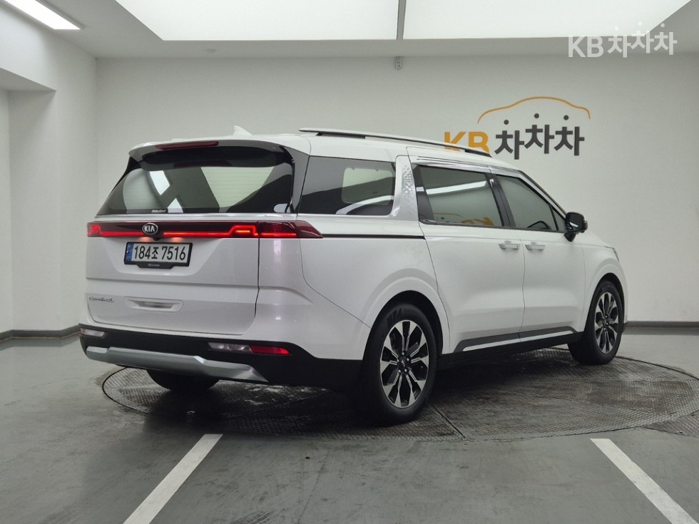 2021 - kia carnival