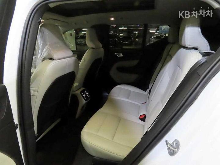 Volvo XC40 B4 AWD Ultimate Bright 8