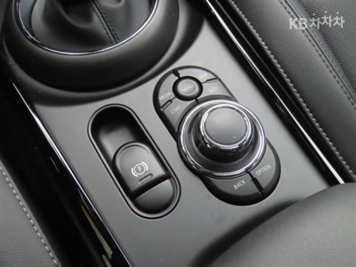 Mini Clubman 1.5 Cooper Classic Base Type 8