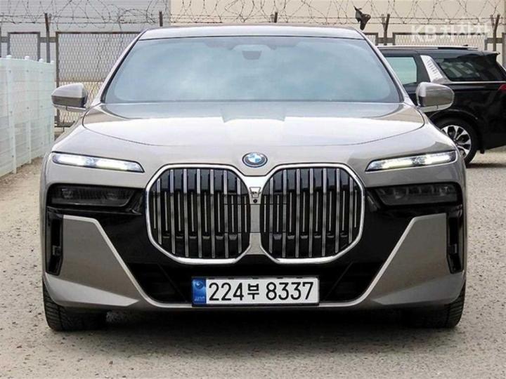 BMW 7 Series G70 750e xDrive M Sport Executive 2