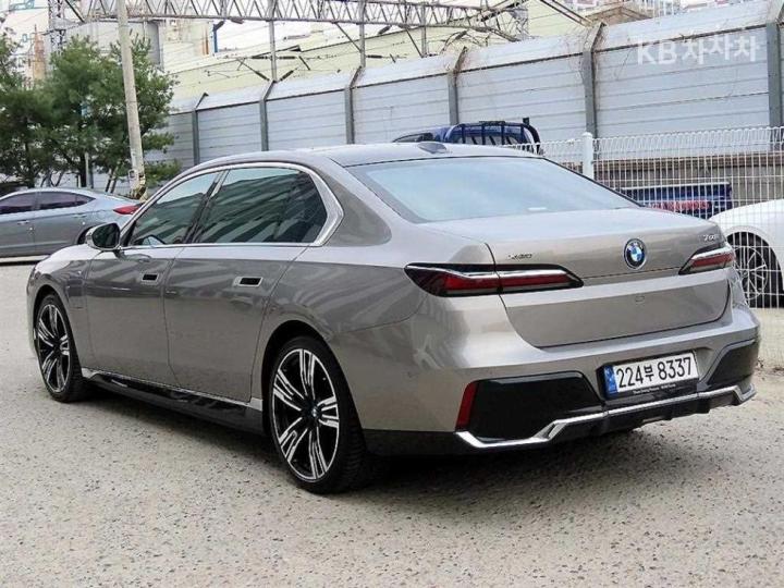 BMW 7 Series G70 750e xDrive M Sport Executive 4