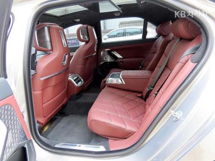 BMW 7 Series G70 750e xDrive M Sport Executive 7