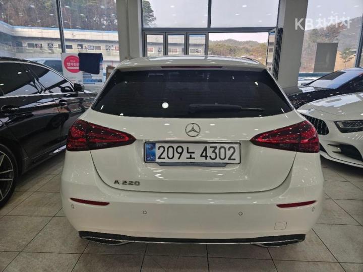 Mercedes-Benz A-Class W177 A220 Hatchback Base Type 5