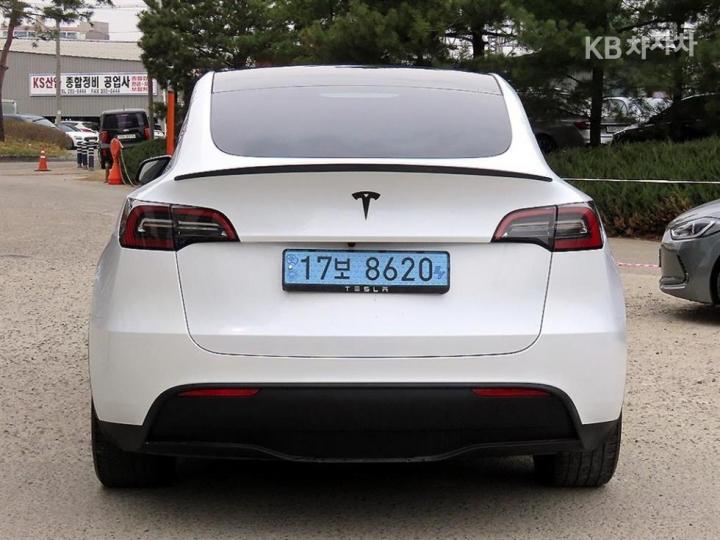 Tesla Model Y RWD Base Type 5