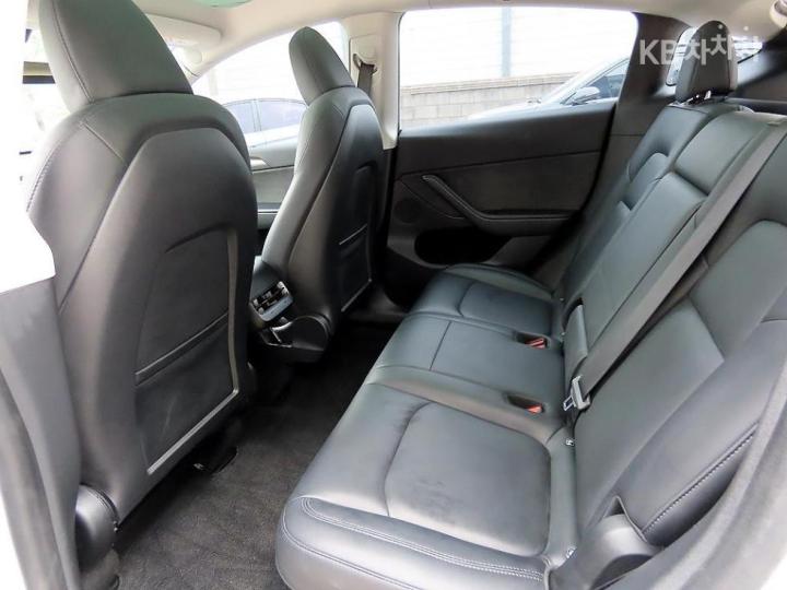 Tesla Model Y RWD Base Type 7