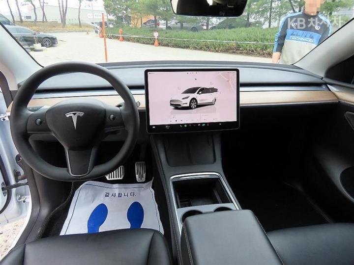 Tesla Model Y RWD Base Type 8