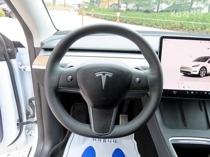 Tesla Model Y RWD Base Type 9