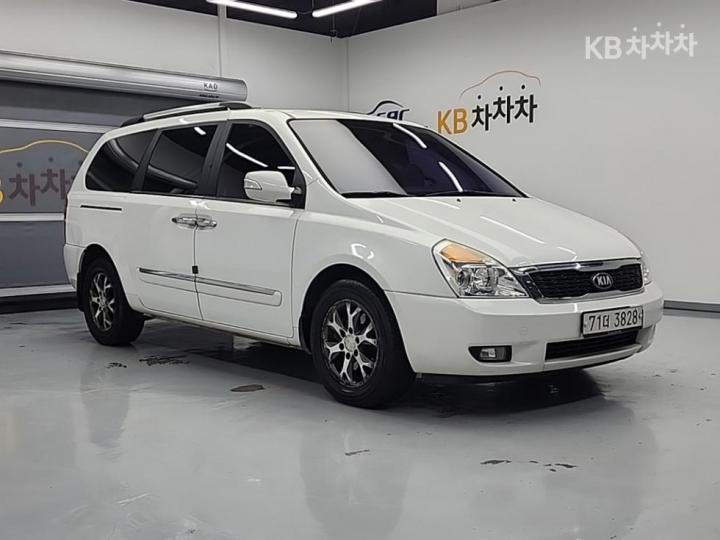 Kia Carnival R Grand GLX Top Model 5