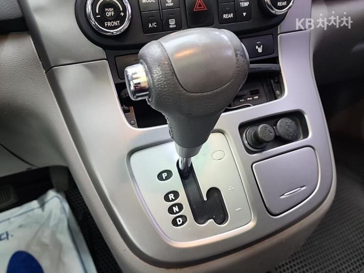 Kia Carnival R Grand GLX Top Model 9