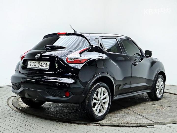 Nissan Juke 1.6 SV 5